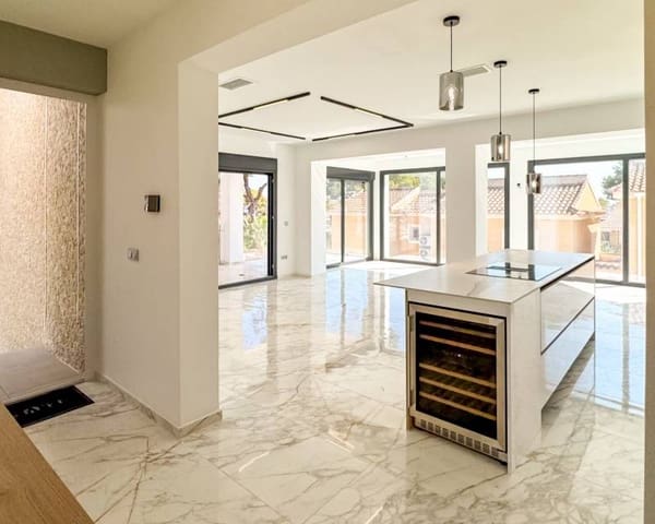 4 chambre Villa/Maison à vendre à Los Altos avec piscine garage - 995 000 € (Ref: 9109827)