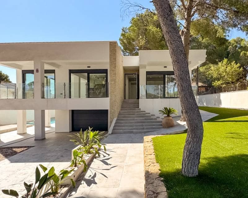 4 slaapkamer Villa te koop in Los Altos met zwembad garage - € 995.000 (Ref: 9109827)