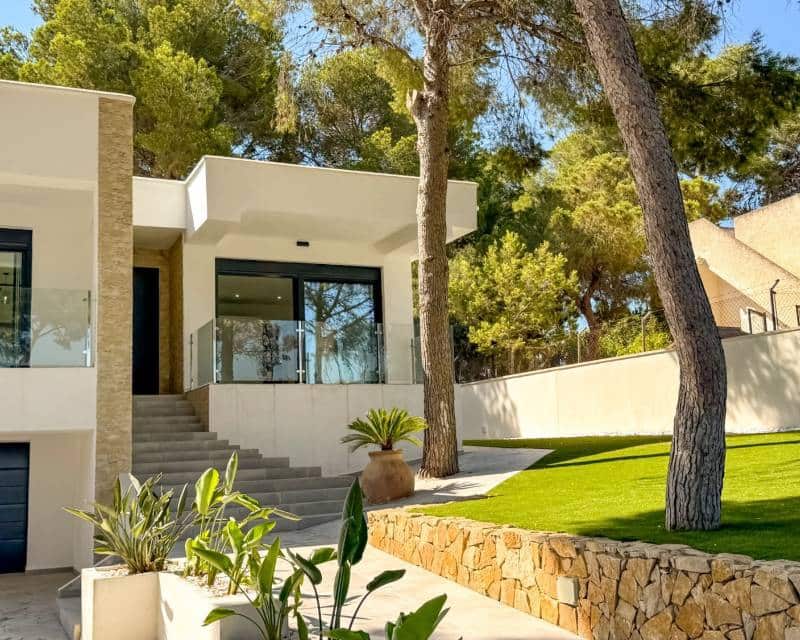 4 slaapkamer Villa te koop in Los Altos met zwembad garage - € 995.000 (Ref: 9109827)