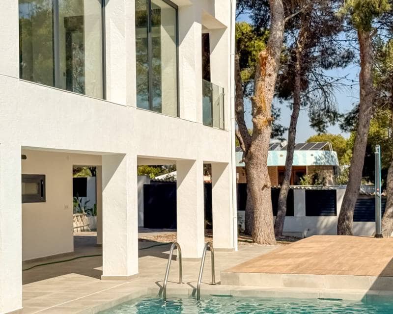 4 slaapkamer Villa te koop in Los Altos met zwembad garage - € 995.000 (Ref: 9109827)