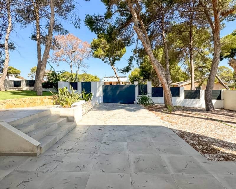 4 slaapkamer Villa te koop in Los Altos met zwembad garage - € 995.000 (Ref: 9109827)