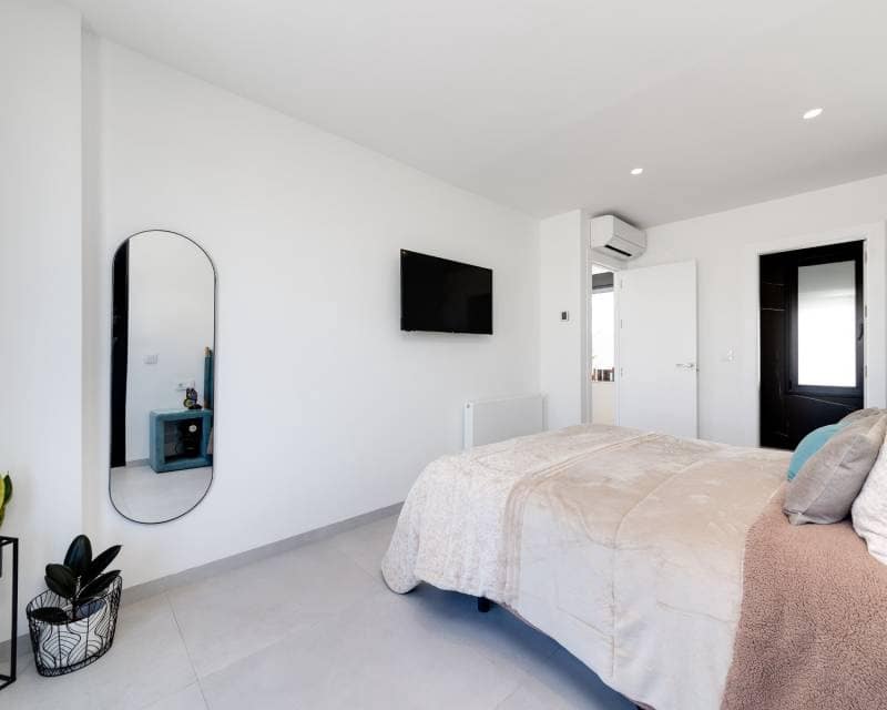 3 bedroom Villa for sale in Pilar de la Horadada with pool garage - € 579,000 (Ref: 9111312)