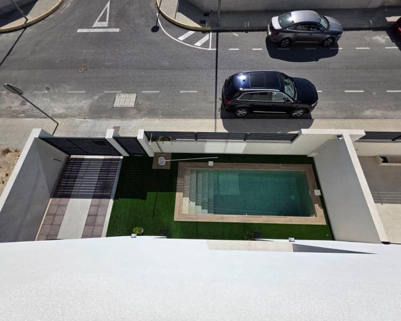 2 soverom Kjedet enebolig til salgs i Benijofar med svømmebasseng garasje - € 320 000 (Ref: 9114861)