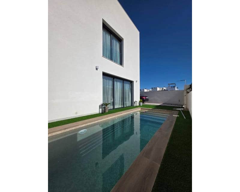 2 soverom Kjedet enebolig til salgs i Benijofar med svømmebasseng garasje - € 320 000 (Ref: 9114861)