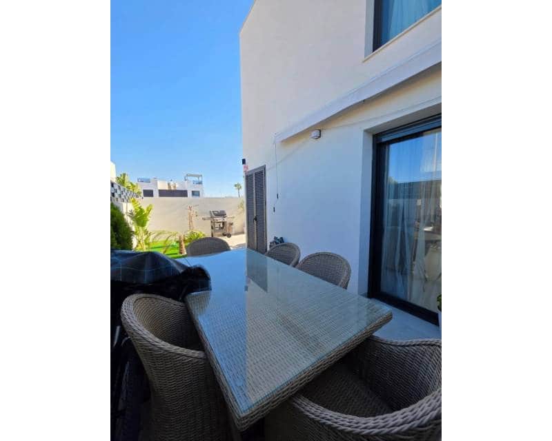 2 soverom Kjedet enebolig til salgs i Benijofar med svømmebasseng garasje - € 320 000 (Ref: 9114861)