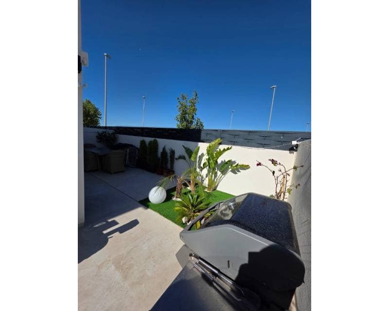 2 soverom Kjedet enebolig til salgs i Benijofar med svømmebasseng garasje - € 320 000 (Ref: 9114861)