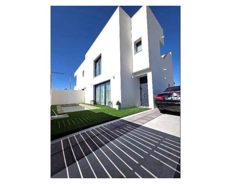 2 soverom Kjedet enebolig til salgs i Benijofar med svømmebasseng garasje - € 320 000 (Ref: 9114861)