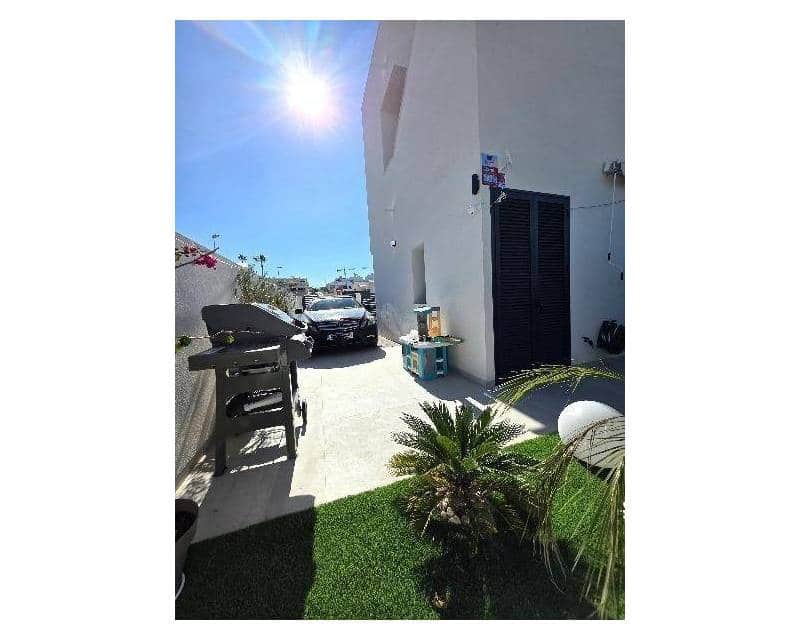 2 soverom Kjedet enebolig til salgs i Benijofar med svømmebasseng garasje - € 320 000 (Ref: 9114861)