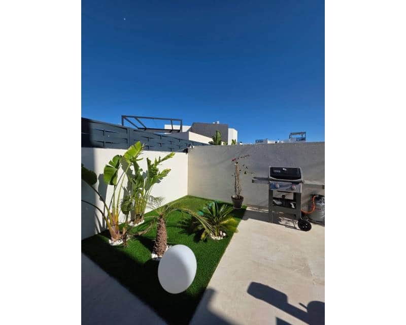 2 soverom Kjedet enebolig til salgs i Benijofar med svømmebasseng garasje - € 320 000 (Ref: 9114861)