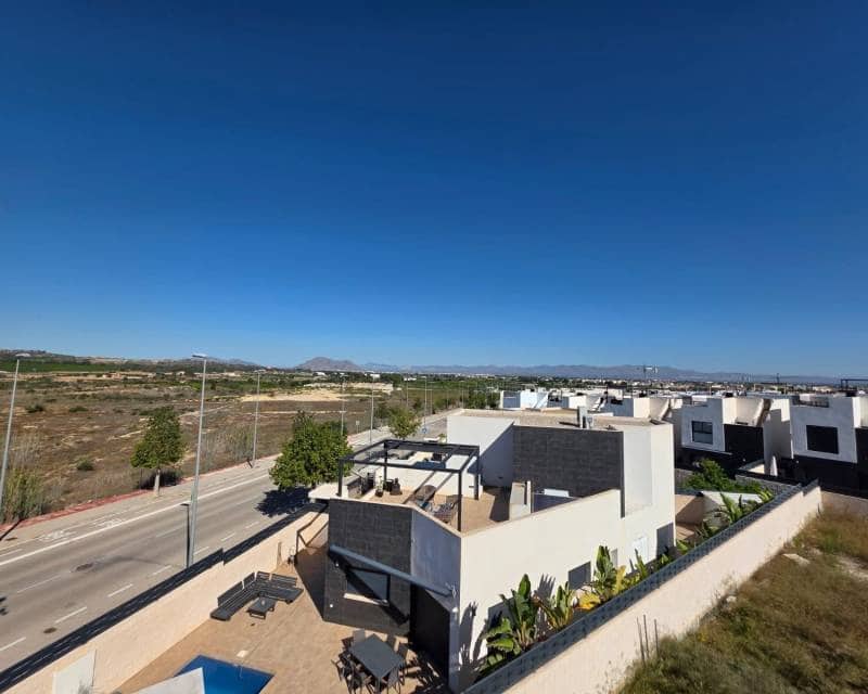 2 soverom Kjedet enebolig til salgs i Benijofar med svømmebasseng garasje - € 320 000 (Ref: 9114861)