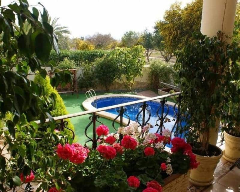 5 makuuhuone Huvila myytävänä paikassa Ciudad Quesada mukana uima-altaan 
autotalli - 630 000 € (Ref: 9115212)