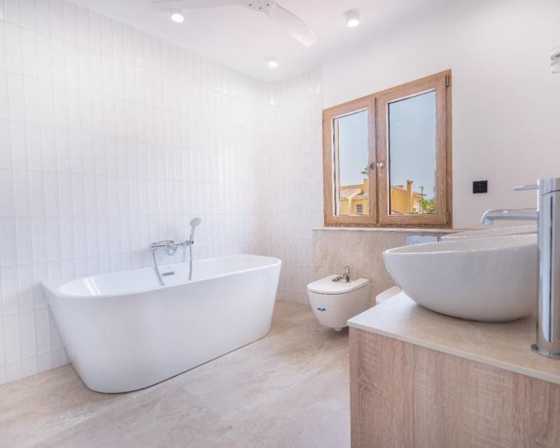 3 slaapkamer Villa te koop in Orihuela Costa met zwembad - € 1.400.000 (Ref: 9118056)