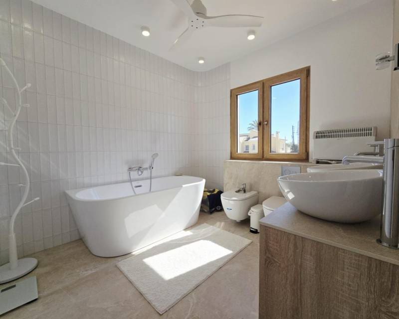 3 slaapkamer Villa te koop in Orihuela Costa met zwembad - € 1.400.000 (Ref: 9118056)