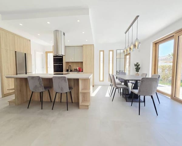 3 makuuhuone Huvila myytävänä paikassa La Zenia, Orihuela mukana uima-altaan - 1 400 000 € (Ref: 9118056)