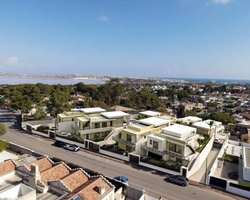 3 Zimmer Villa zu verkaufen in Los Balcones mit Pool Garage - 700.000 € (Ref: 9127452)