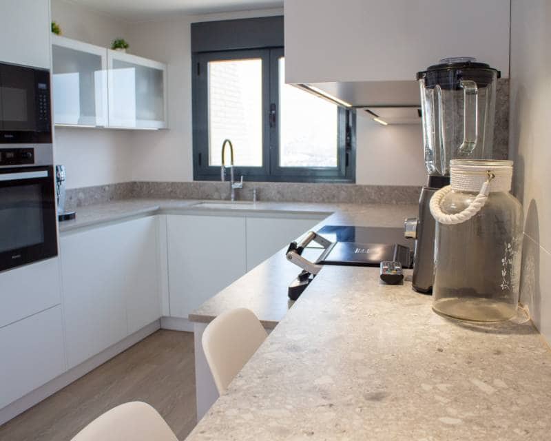 3 sypialnia Penthouse na sprzedaż w Benidorm z basenem garażem - 690 000 € (Ref: 9133783)