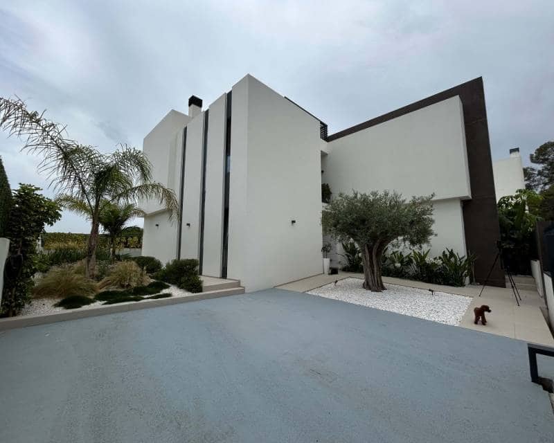 6 soveværelse Villa til salg i La Nucia med swimmingpool - € 1.375.000 (Ref: 9136108)