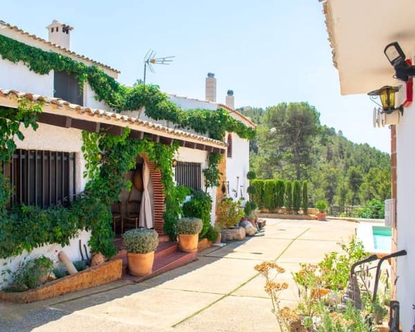 8 bedroom Villa for sale in Onil with pool - € 2,180,000 (Ref: 9158333)