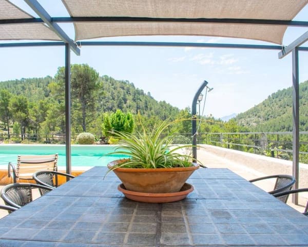 8 bedroom Villa for sale in Onil with pool - € 2,100,000 (Ref: 9158333)