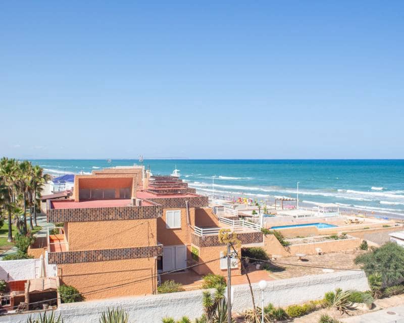 2 soveværelse Strandlejlighed til salg i La Mata med swimmingpool garage - € 330.000 (Ref: 9158836)