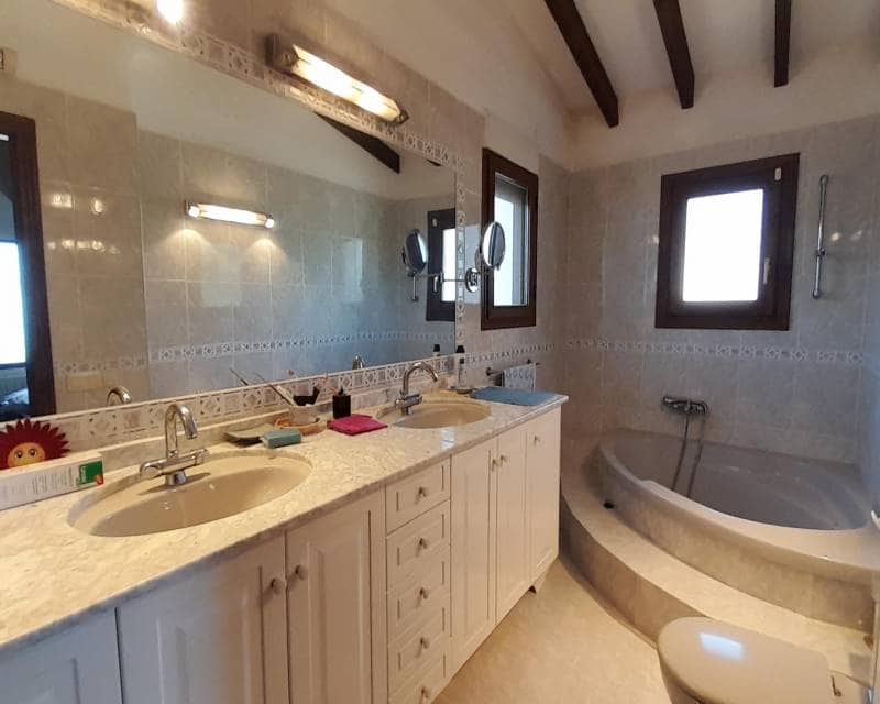 4 soveværelse Villa til salg i Denia med swimmingpool garage - € 690.000 (Ref: 9170418)