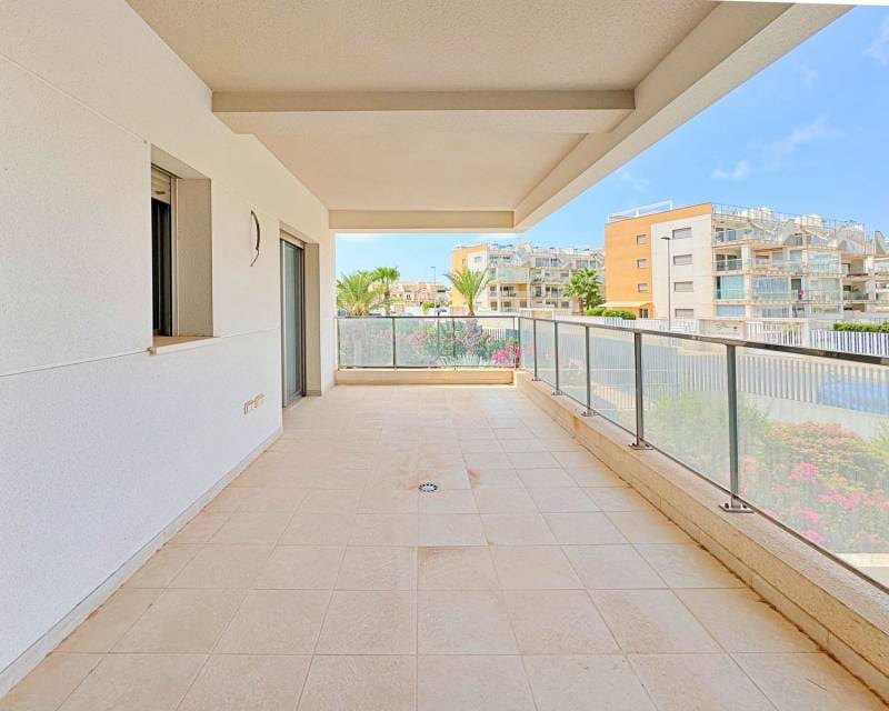 Apartamento de 2 habitaciones en Villamartin en venta con piscina garaje - 259.000 € (Ref: 9170419)
