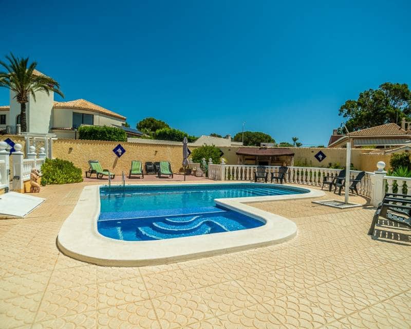 3 camera da letto Villa in vendita in La Siesta con piscina garage - 535.000 € (Rif: 9180359)