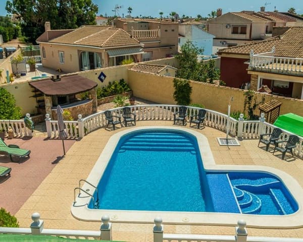 3 soverom Villa til salgs i La Siesta, Torrevieja med svømmebasseng garasje - € 535 000 (Ref: 9180359)