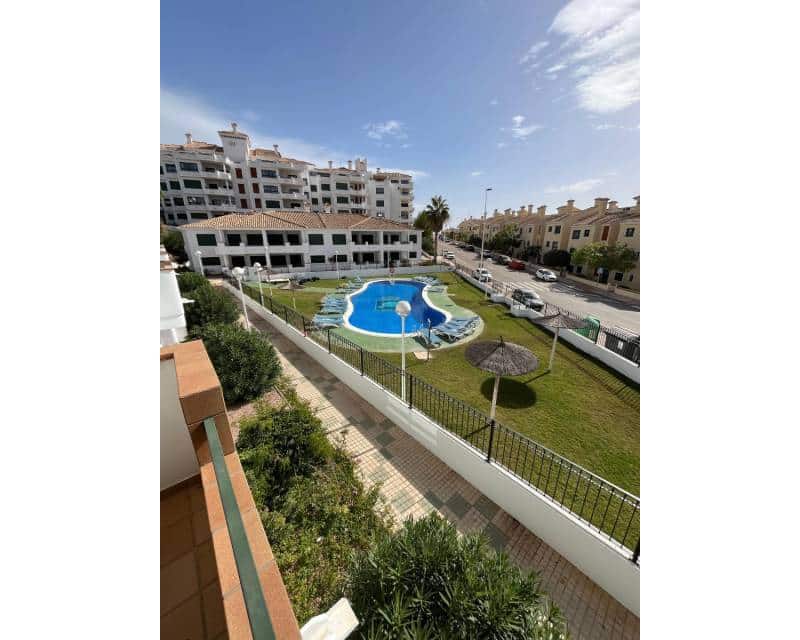2 soveværelse Byhus til salg i Campoamor med swimmingpool - € 219.400 (Ref: 9186042)