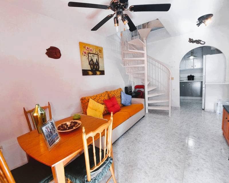 2 soveværelse Byhus til salg i Playa Flamenca med swimmingpool - € 147.000 (Ref: 9187479)