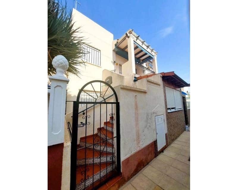 2 soveværelse Byhus til salg i Playa Flamenca med swimmingpool - € 147.000 (Ref: 9187479)