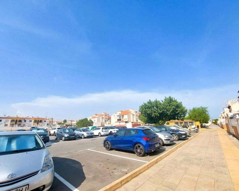 2 soveværelse Byhus til salg i Playa Flamenca med swimmingpool - € 147.000 (Ref: 9187479)