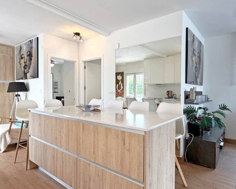 2 soveværelse Semi-Rækkehus til salg i Villamartin med swimmingpool garage - € 449.900 (Ref: 9187480)