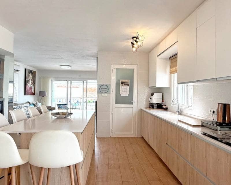 2 soveværelse Semi-Rækkehus til salg i Villamartin med swimmingpool garage - € 449.900 (Ref: 9187480)