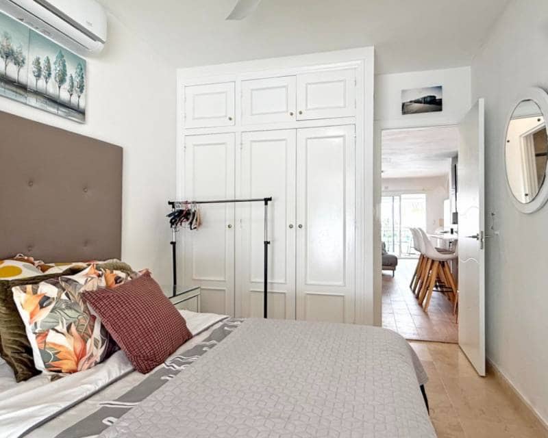 2 soveværelse Semi-Rækkehus til salg i Villamartin med swimmingpool garage - € 449.900 (Ref: 9187480)