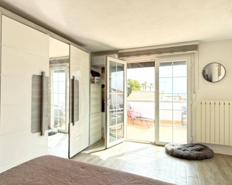 2 soveværelse Semi-Rækkehus til salg i Villamartin med swimmingpool garage - € 449.900 (Ref: 9187480)