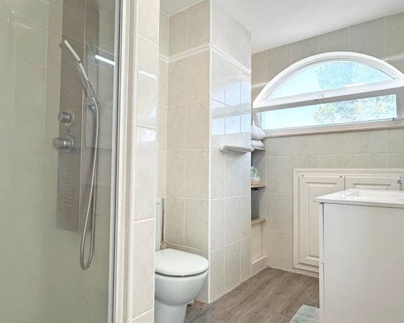 2 soveværelse Semi-Rækkehus til salg i Villamartin med swimmingpool garage - € 449.900 (Ref: 9187480)