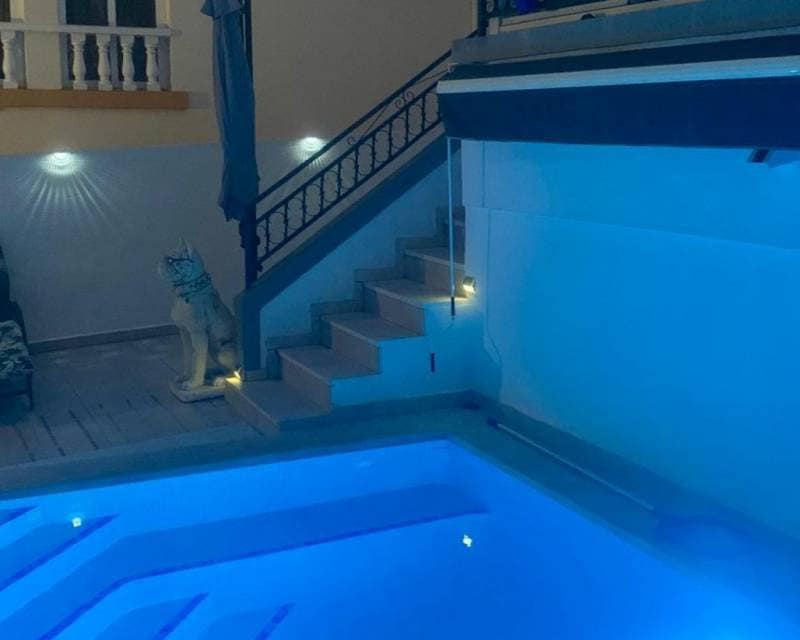 2 soveværelse Semi-Rækkehus til salg i Villamartin med swimmingpool garage - € 449.900 (Ref: 9187480)