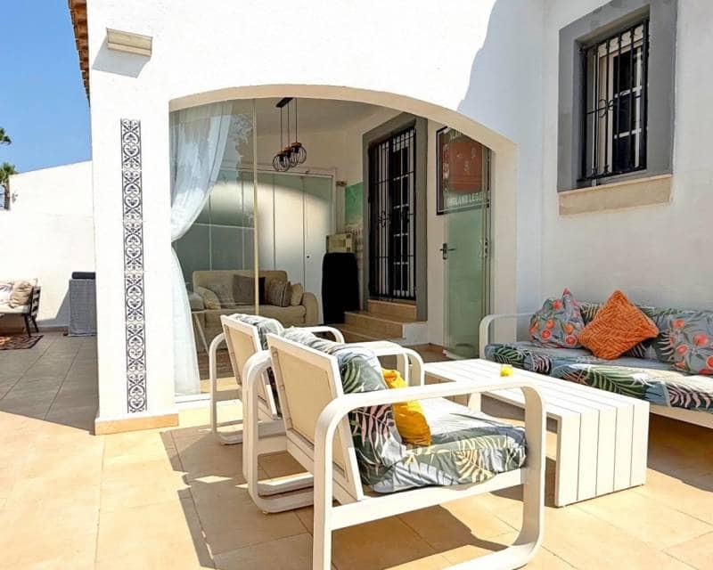 2 soveværelse Semi-Rækkehus til salg i Villamartin med swimmingpool garage - € 449.900 (Ref: 9187480)