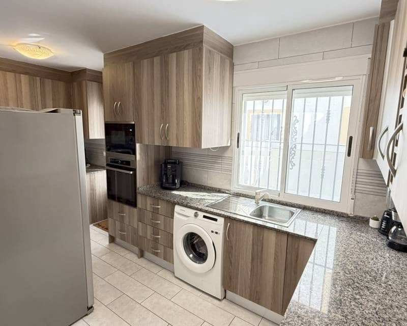 2 soveværelse Semi-Rækkehus til salg i La Zenia med swimmingpool garage - € 349.900 (Ref: 9191910)