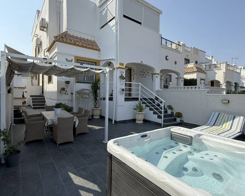 2 soveværelse Semi-Rækkehus til salg i La Zenia med swimmingpool garage - € 349.900 (Ref: 9191910)