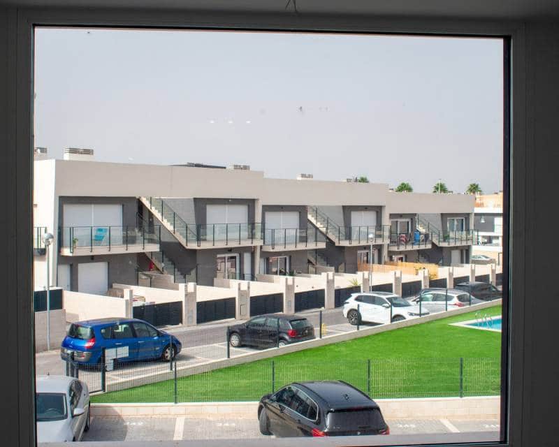 2 soveværelse Rækkehus til salg i Gran Alacant med swimmingpool - € 320.000 (Ref: 9193234)