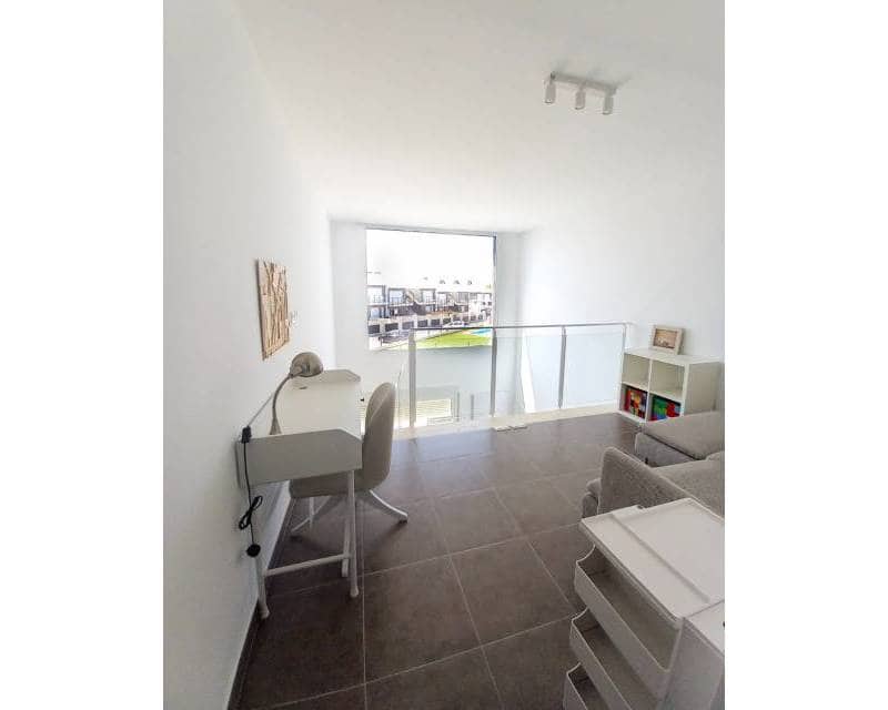 2 soveværelse Rækkehus til salg i Gran Alacant med swimmingpool - € 320.000 (Ref: 9193234)