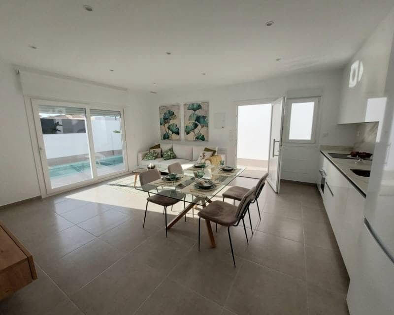 2 soverom Kjedet enebolig til salgs i Roldan med svømmebasseng garasje - € 227 500 (Ref: 9194924)