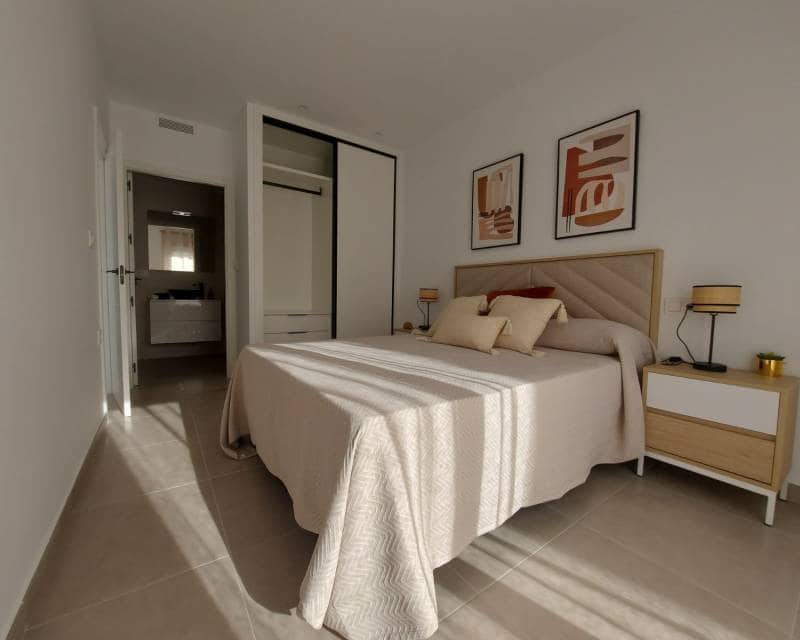 2 soverom Kjedet enebolig til salgs i Roldan med svømmebasseng garasje - € 227 500 (Ref: 9194924)