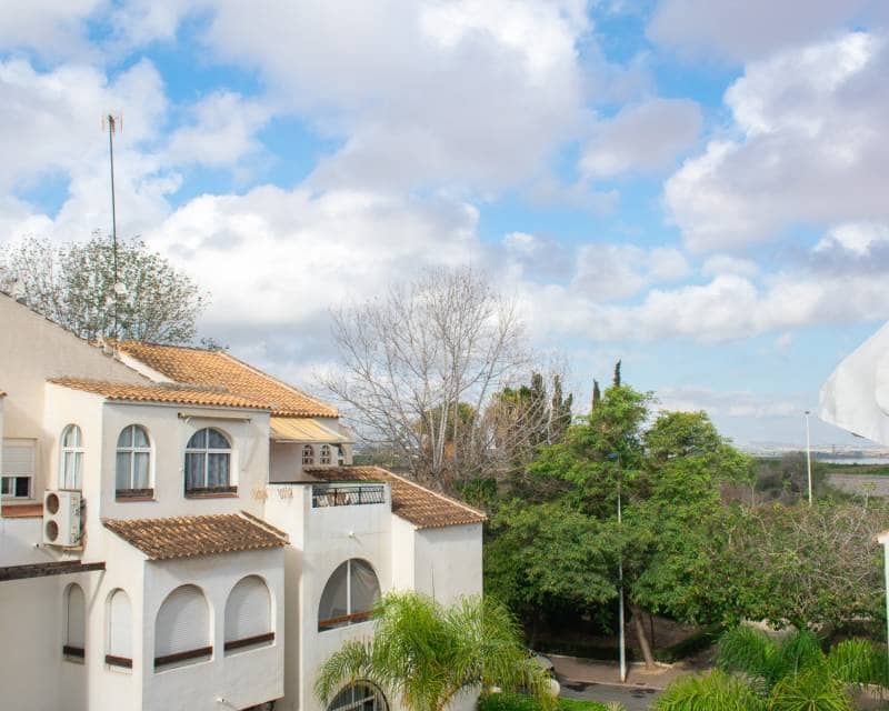 1 soveværelse Penthouse til salg i Torrevieja med swimmingpool garage - € 117.000 (Ref: 9237969)
