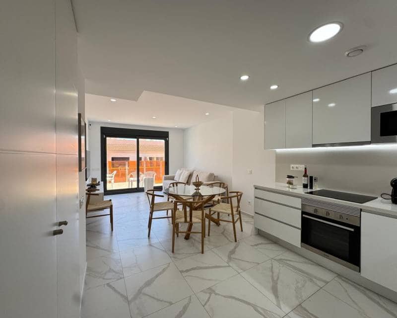 2 soveværelse Penthouse til salg i Torrevieja med swimmingpool - € 390.000 (Ref: 9240922)