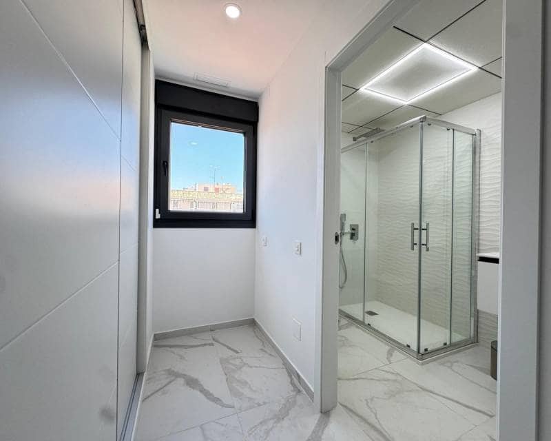 2 soveværelse Penthouse til salg i Torrevieja med swimmingpool - € 390.000 (Ref: 9240922)