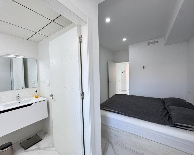 2 soveværelse Penthouse til salg i Torrevieja med swimmingpool - € 390.000 (Ref: 9240922)