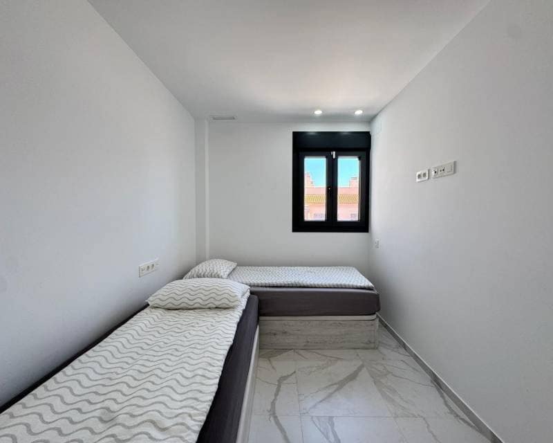 2 soveværelse Penthouse til salg i Torrevieja med swimmingpool - € 390.000 (Ref: 9240922)